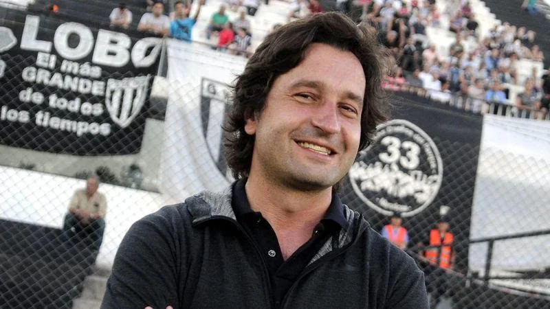 La Mística del "Lobo": "Caerse y levantarse", la filosofía de un club con ambición de Primera